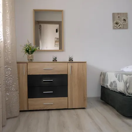 בית נופש Modern House Close To The Sea אספרובלטה