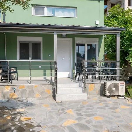 Modern House Close To The Sea *
