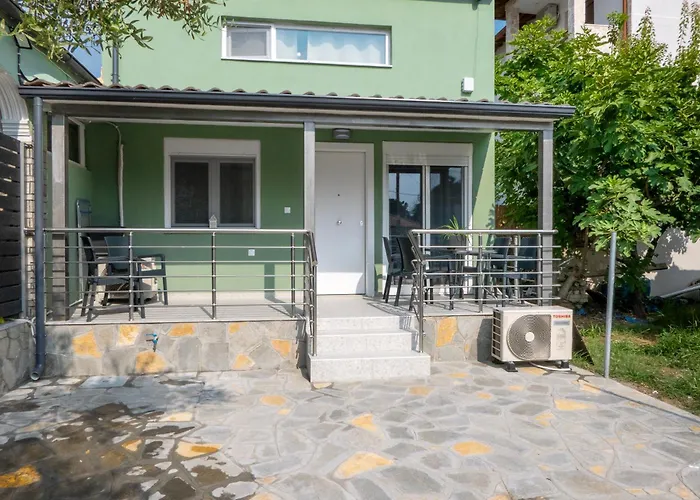 Modern House Close To The Sea *